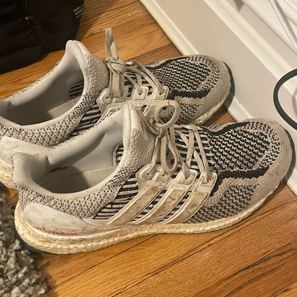 Used- Adidas Ultra boosts size 11.5